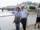 Gaby(Austria) und Christian(France) auf der Salzach. Im Hintergrund Festung Hohensalzburg Gaby(Austria) und Christian(France) auf der Salzach. Im Hintergrund Festung Hohensalzburg